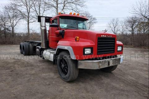 2000 Mack RD6 Rolloff Truck reads 65k Miles