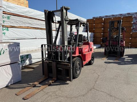 2005 Caterpillar GP40K1 Pneumatic Tire Forklift-Inoperable