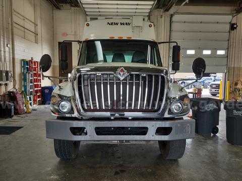 2017 International 7400 Garbage Truck