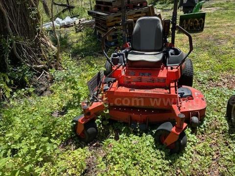 Kubota Z726X zero-turn mower