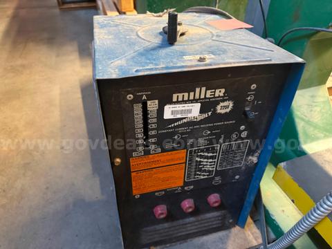 Miller Thunderbolt AC Arc Welder – 225 Amp – 230V (Working Condition Unknown)