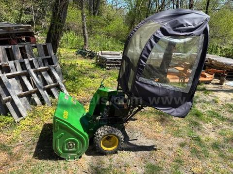 John Deere 1032D snow blower with cab