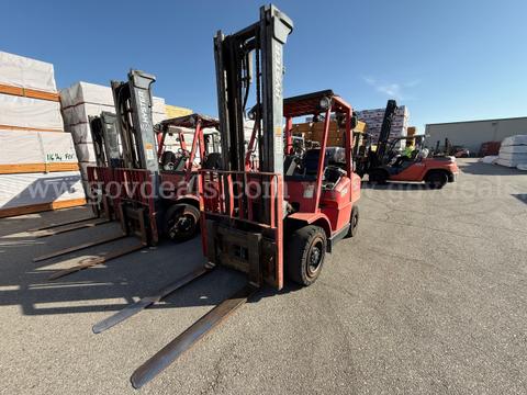 2005 Hyster H80XM Pneumatic Tire Forklift-Inoperable