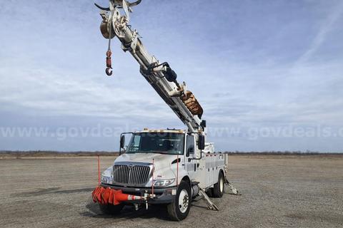 2012 International 4300 54k original miles, Altec DM47 TR, 23,790 Lb Digger