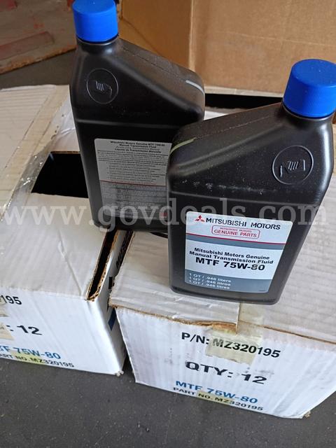Lot of (24) NEW QTs of Mitsubishi Manual Transmission Fluid 75W-80