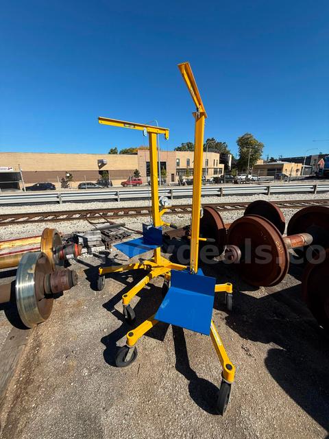 2 Vestil Worklift Lifter 2