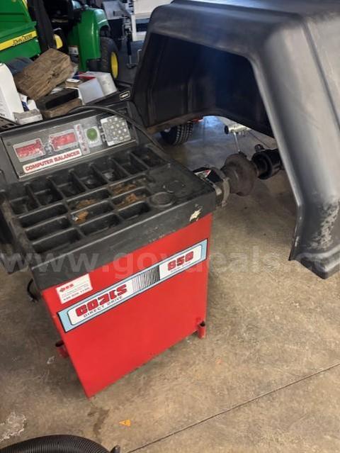 Coats Company tire balancing machine