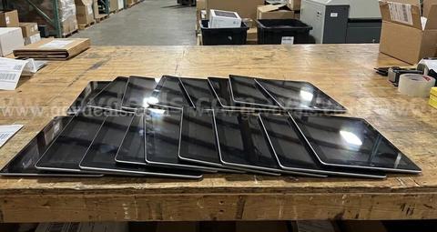 Lot of 37 Apple Ipads SHIPPING AVAILABLE