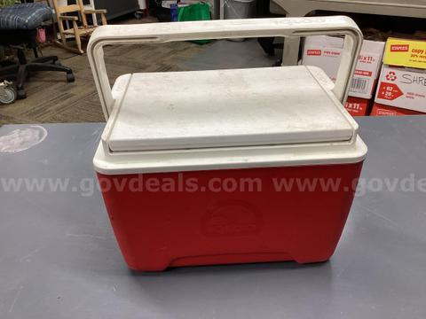 Igloo Island Breeze 9-Quart Lunch Cooler - Red/White