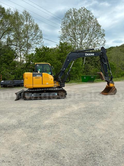 2019 John Deere 85G Excavator with hydraulic thumb
