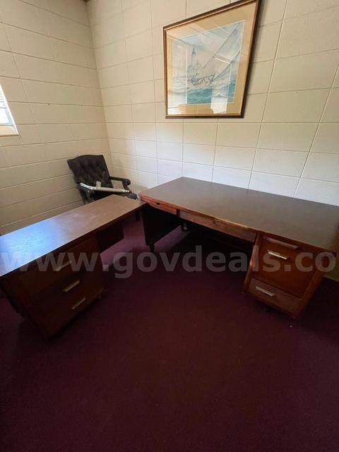 WOODEN 'L' SHAPED DESK