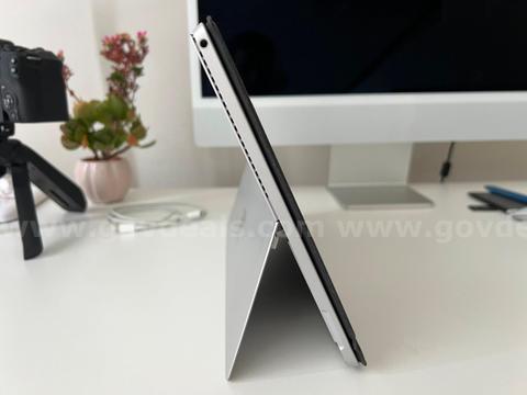 Microsoft Surface Pro 4 – Intel Core i5 – 4GB RAM – 128GB SSD – Keyboard Included