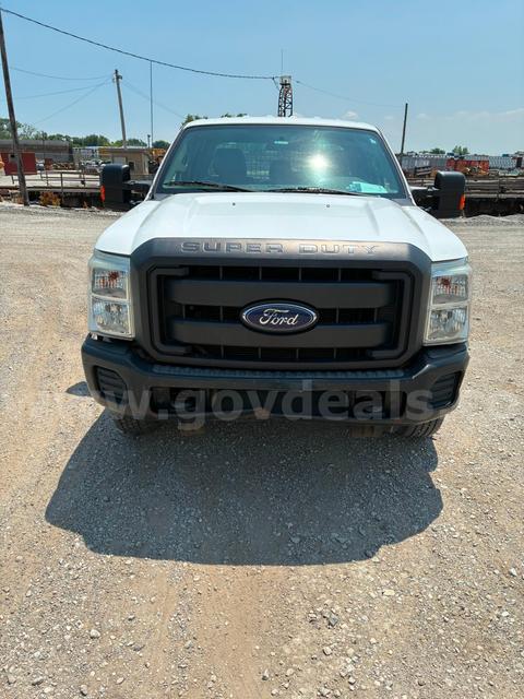 Unit 15420- 2015 Ford F-250, 4x4, Crew cab 6.2L V8, tires LT245/75R17