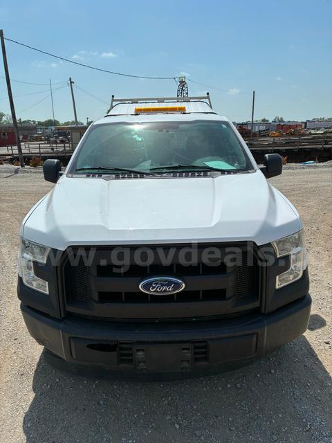 Unit 15422 - 2015 Ford F-150, 4x2, Reg cab 3.5L V6, tires LT245/70R17