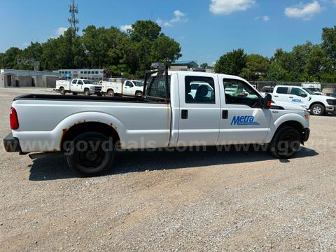 Unit 16414 - 2016 Ford F-250, 4x2, Crew cab 6.2L V8, tires LT245/75R17