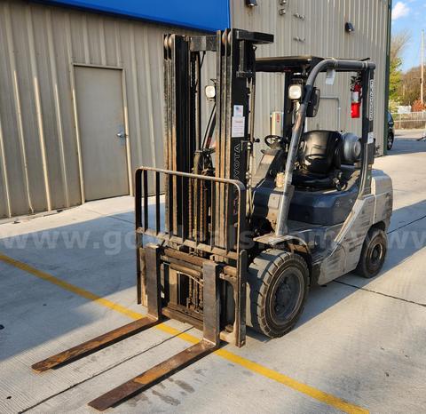 2015 Toyota 8FGU30 Pneumatic Tire Forklift-Inoperable