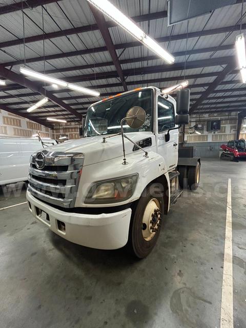WHITE 2017 HINO CONVENTIONAL CAB SHUTTLE TRUCK