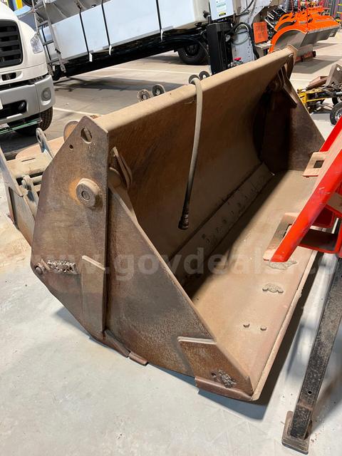 Case 621B bucket