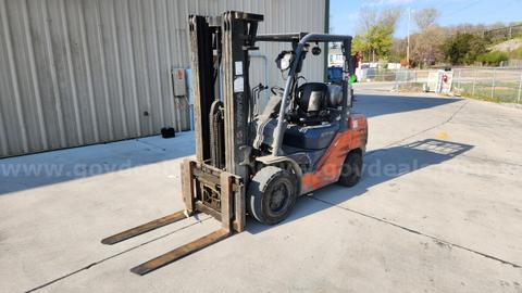 2007 Toyota 8FGU30 Pneumatic Tire Forklift