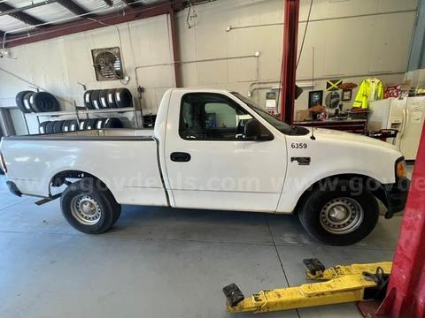 1998 Ford F-150 XL Reg. Cab Short Bed 2WD