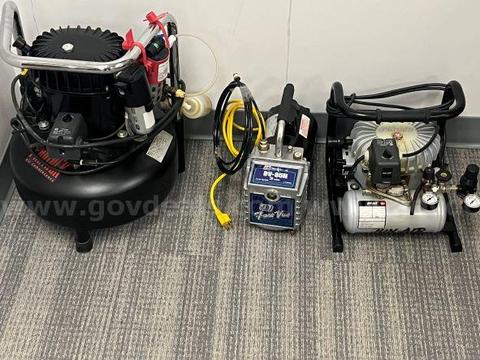 Lot of 2 compressors and 1 vacuum pump
