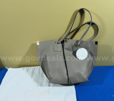 Unused Authentic Chloe Smooth Calfskin Medium Vick Tote Motty Grey w/ Tags & Dust Bag