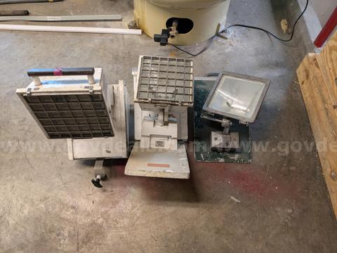 (3) Portable Flood Lights