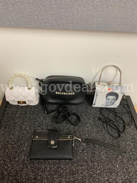 Variety of Items Dollar Auction