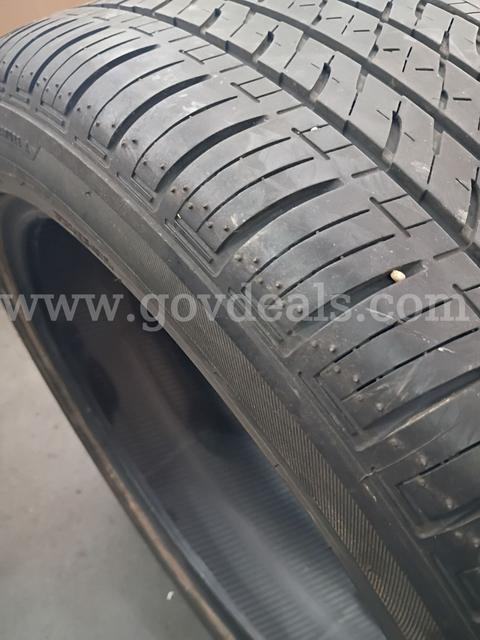 (1) Bridgestone P255/45R20 Tire