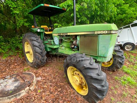 John Deere Tractor 2950