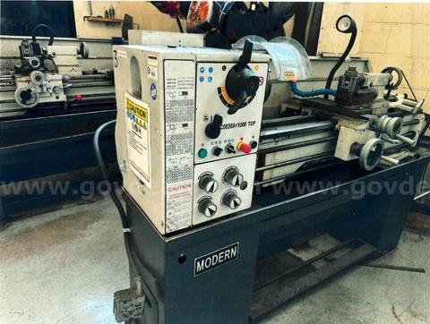 Modern Metal Engine Lathe