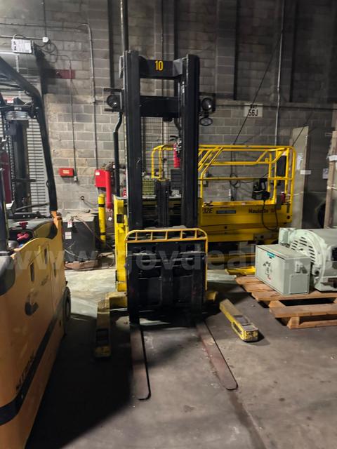 WAREHOUSE STAND UP FORKLIFT