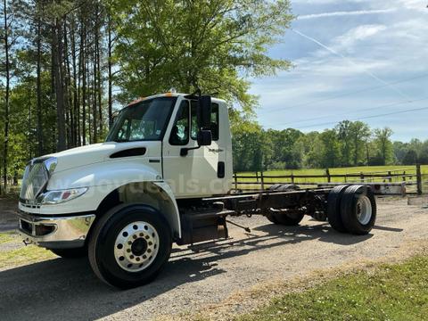 2014 International 4400 Cab & Chassis