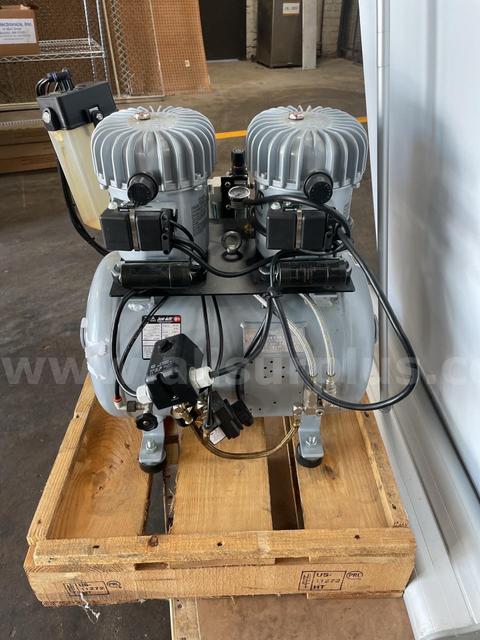 Jun-Air 12-40 Oil-Lubricated Air Compressor, 40L Tank, 120 PSI, Dual Compressor, 120V, SN: 667207