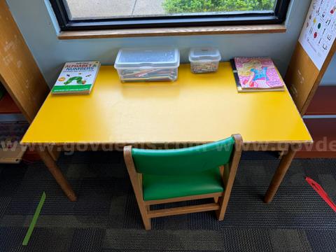 LOT 10 - CHILDRENS TABLE AND FOUR CHILDREN CHAIRS