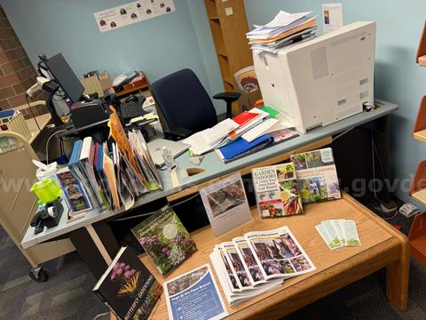 LOT 14 - L-SHAPED DESK, PURPLE OFFICE CHAIR, AND COFFEE TABLE