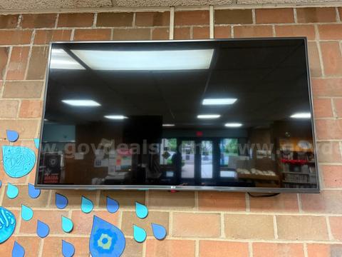 LOT 16 - LG TV