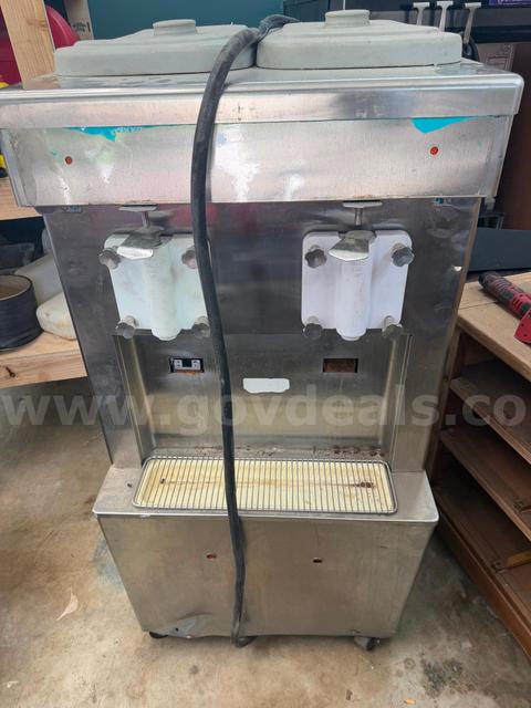 Taylor 359-33 Dual Flavor Thick Shake Freezer – 208-230V 3PH – Shipping Available