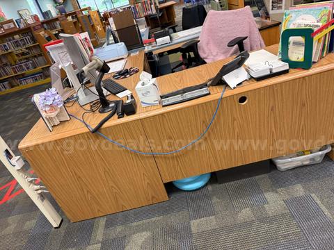 LOT 17 - L-SHAPED DESK, MOBILE CABINET, TWO OFFICE CHAIRS, WOOD MOBILE DISPLAY CUBBY, COFFEE TABLE