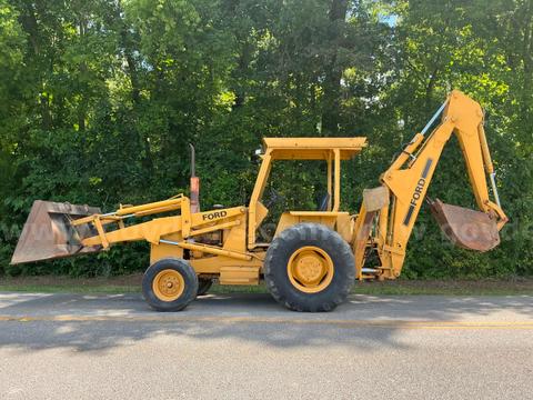 Ford 555B Backhoe