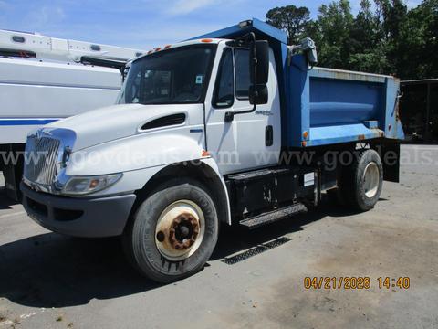 2010 INTERNATIONAL HYBRID DUMP TRUCK - MODEL 4300 SBA