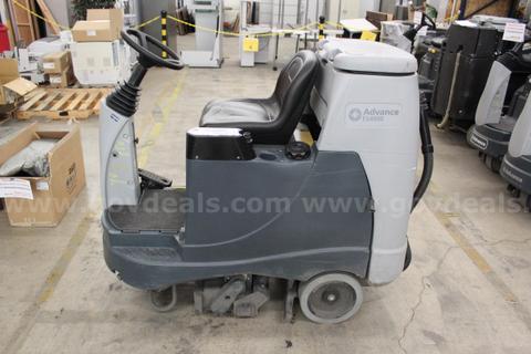 Advance ES4000 Ride-On Floor Scrubber