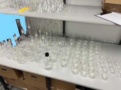 1 lot of Glass Laboratory volumetric flasks, beakers and other items