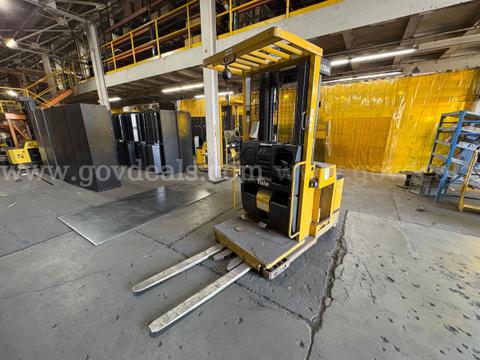 2014 Yale OS030EFN24TE089 3000 lb Order Picker