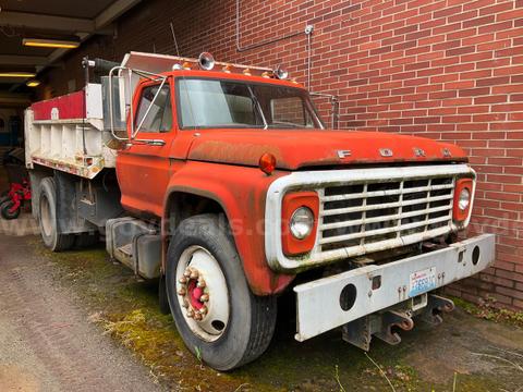 1976 Ford F750 Dump Truck & Boss 10' Snowplow w/lights