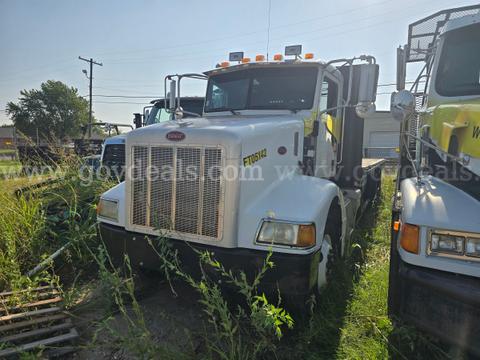 2005 Peterbilt 385 T/A Flatbed Truck-Inoperable