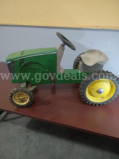 Ertl John Deere "Kid's" Tractor