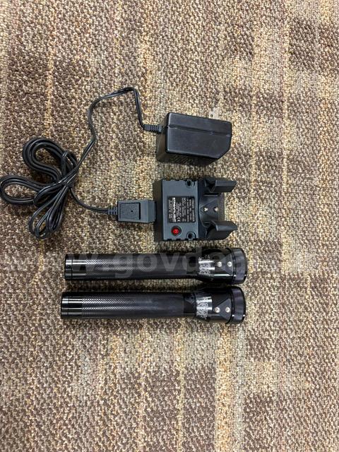 Stinger brand Streamlight small police flashlights with wall charger
