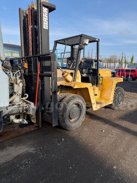 CLARK 18000 LBS CAPACITYHEAVY FORKLIFT