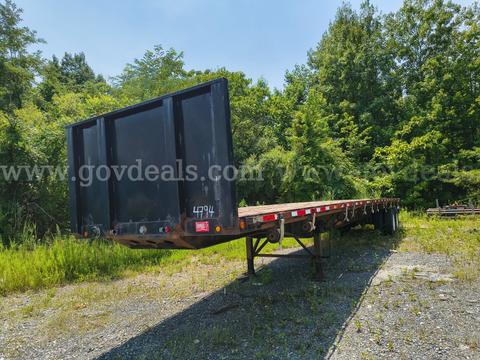 2003 Clark T/A Flatbed Trailer